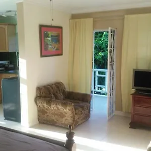  Apartment Stylish Ac, Balcony, Parking, Pool Jamaica